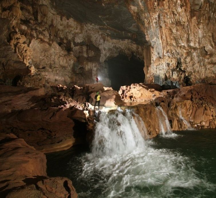 Река в пещере Шондонг